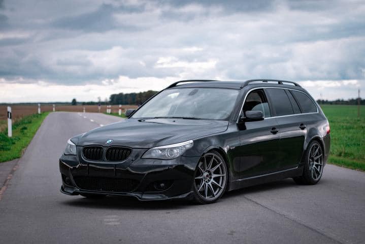 5A86A6A0-CAAB-4BD7-95CB-077CD7C5F7A9 - OPSHOLDERS BMW 5 with Opsholders number plate holders with mounting point in the middle