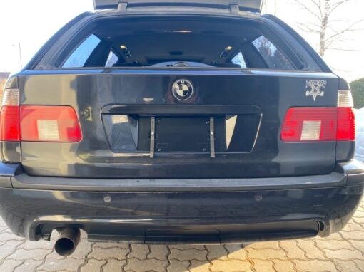 BMW 5 with USA Type holders