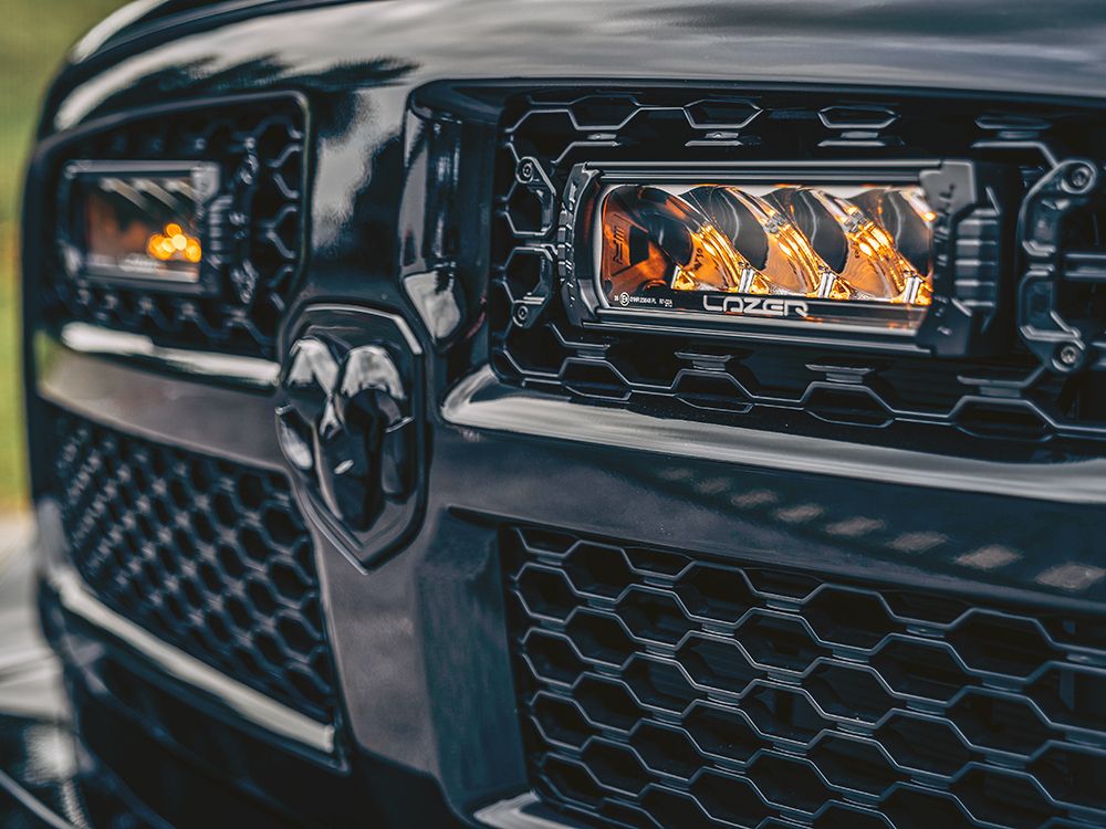 stamm_lazer_sgr88_fahrzeug2-2_web - OPSHOLDERS Lazer Lamps RAM 1500 CLASSIC (2013+) GRILLE KIT