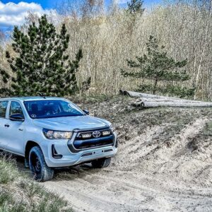 Lazer Lamps TOYOTA HILUX (2021+) GRILLE KIT - TRIPLE-R 750