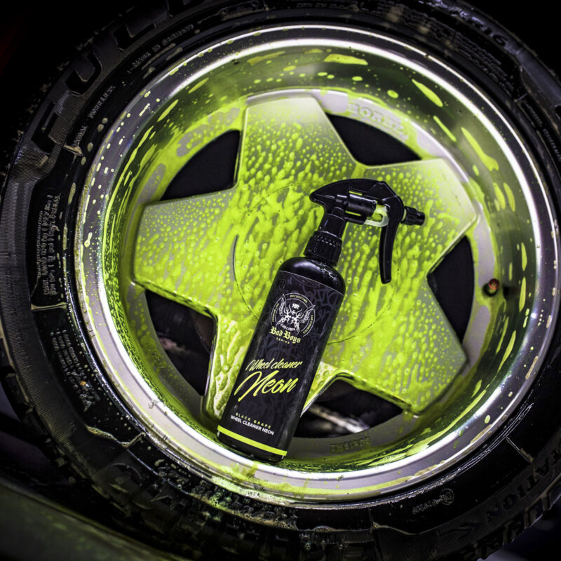 Wheel Cleaner Neon Bad Boys RRCustoms - OPSHOLDERS