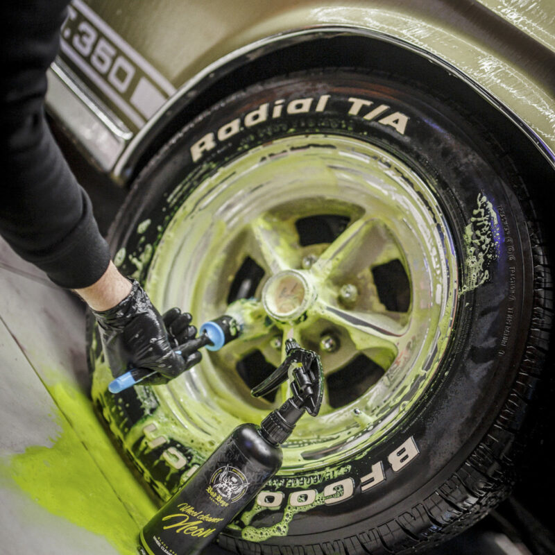 Wheel Cleaner Neon Bad Boys RRCustoms - OPSHOLDERS
