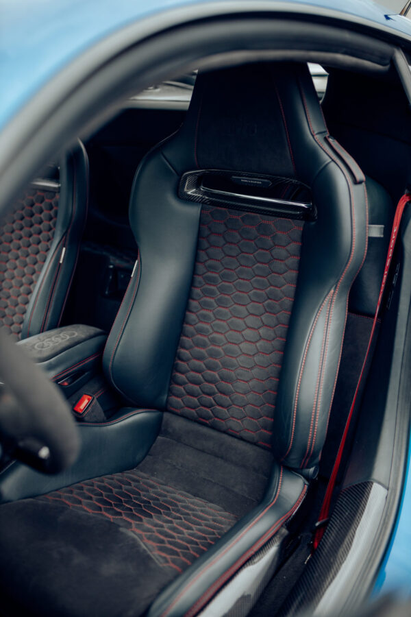 Audi R8 seat belts service