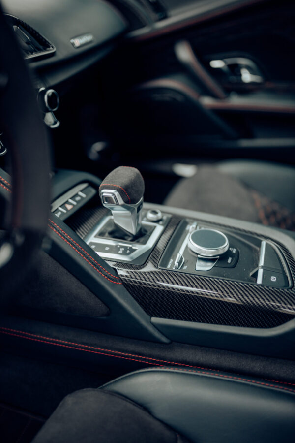 Audi R8 Gen.2 interior dash spear passenger