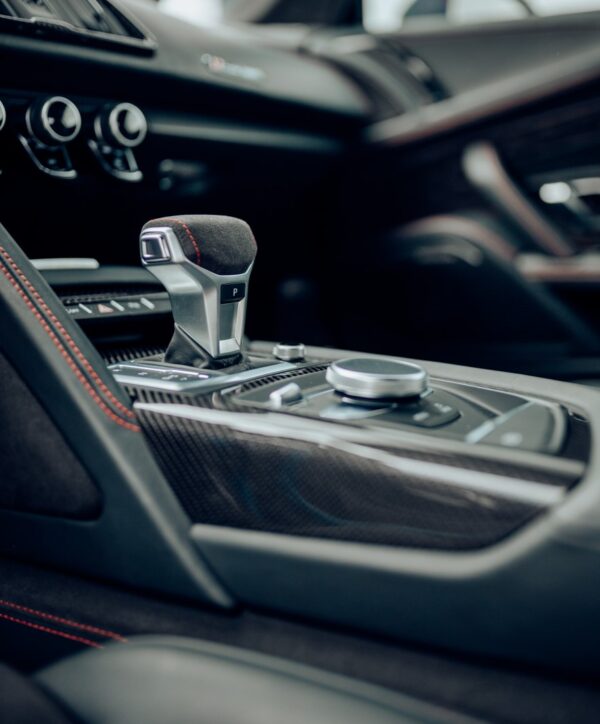 Audi R8 Gen.2 interior dash spear passenger