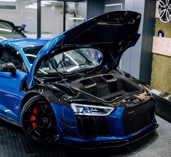 Audi R8 Gen.2 frunk bay under pit center