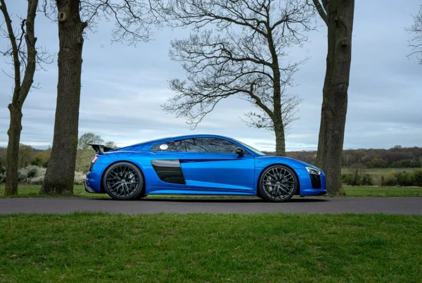 AUDI R8 V10 GEN 2 CARBON FIBRE KIT - V STYLE