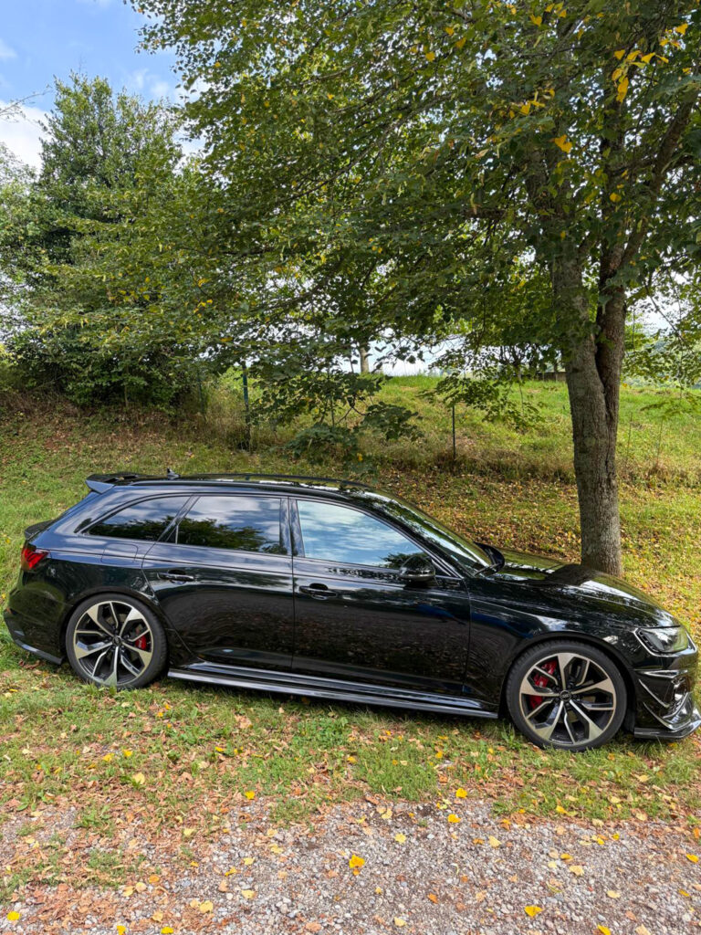 Audi RS4 B9.5 with CT Design carbon side skirts