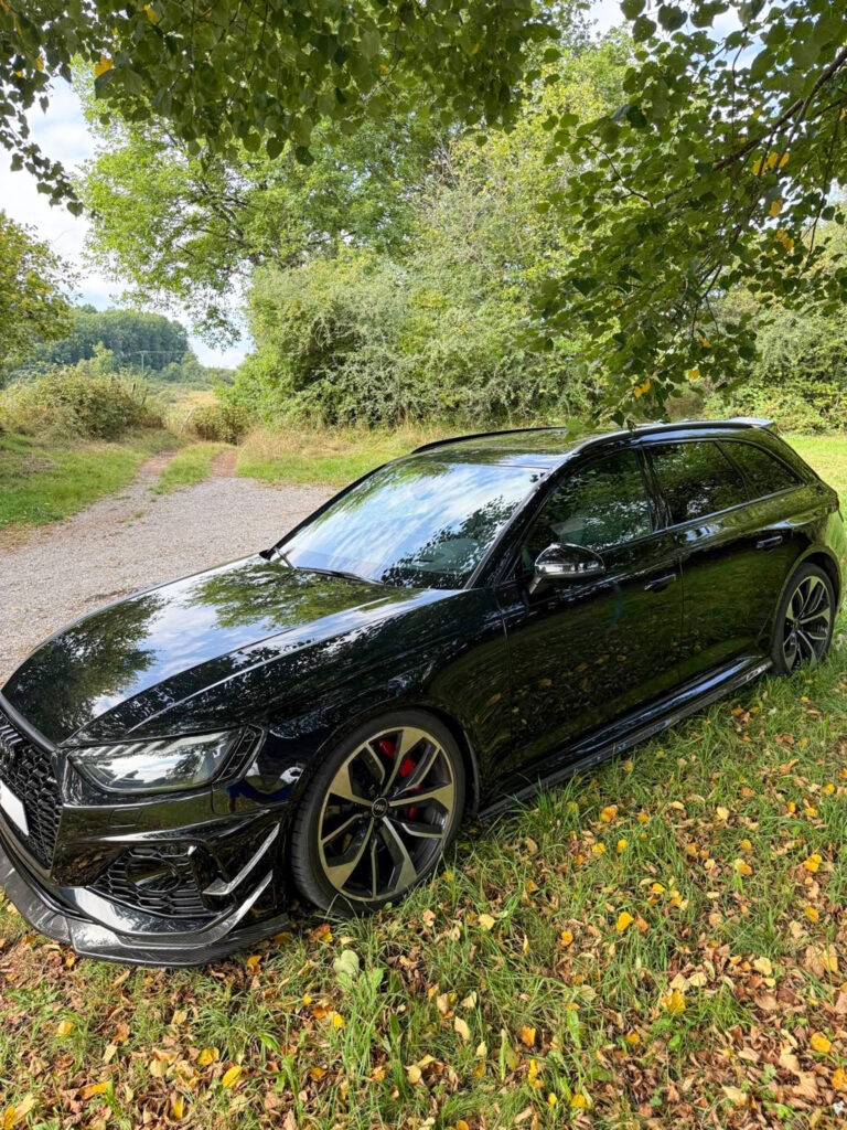 Audi RS4 B9.5 with CT Design carbon side skirts