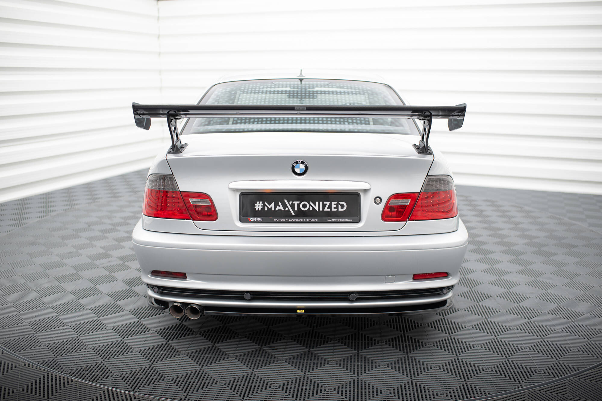 pol_po_Carbon-Spoiler-With-External-Brackets-Uprights-BMW-3-Coupe-E46-20931_6jpg - OPSHOLDERS