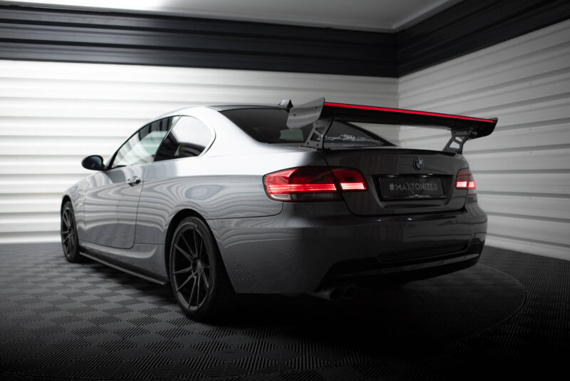 pol_po_Carbon-Spoiler-With-External-Brackets-Uprights-LED-BMW-3-M3-Coupe-E92-21029_15jpg - OPSHOLDERS