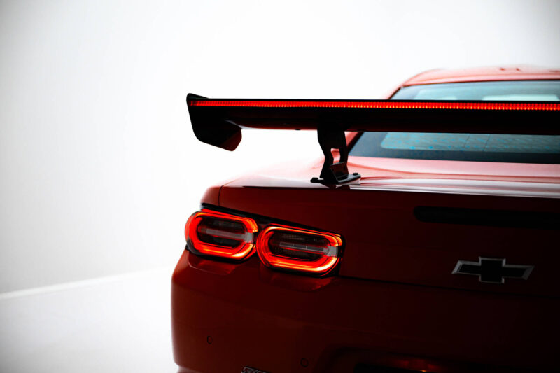 pol_po_Carbon-Spoiler-With-Internal-Brackets-Uprights-LED-Chevrolet-Camaro-SS-Mk6-Facelift-22319_11jpg - OPSHOLDERS
