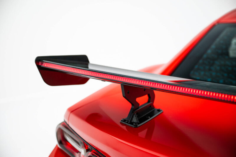 pol_po_Carbon-Spoiler-With-Internal-Brackets-Uprights-LED-Chevrolet-Camaro-SS-Mk6-Facelift-22319_4jpg - OPSHOLDERS