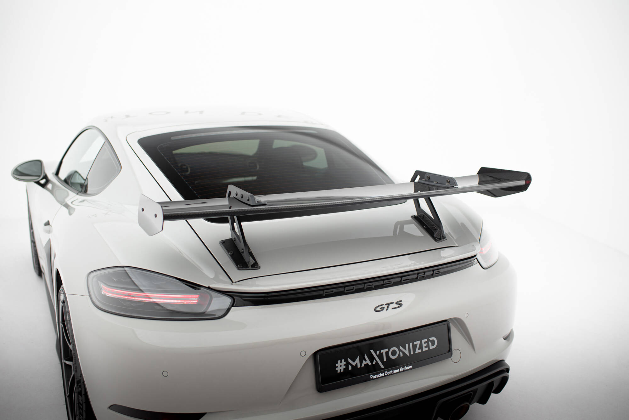 pol_po_Carbon-Spoiler-With-Upper-Swan-Mounting-V-1-Porsche-718-Cayman-982c-21519_10jpg - OPSHOLDERS