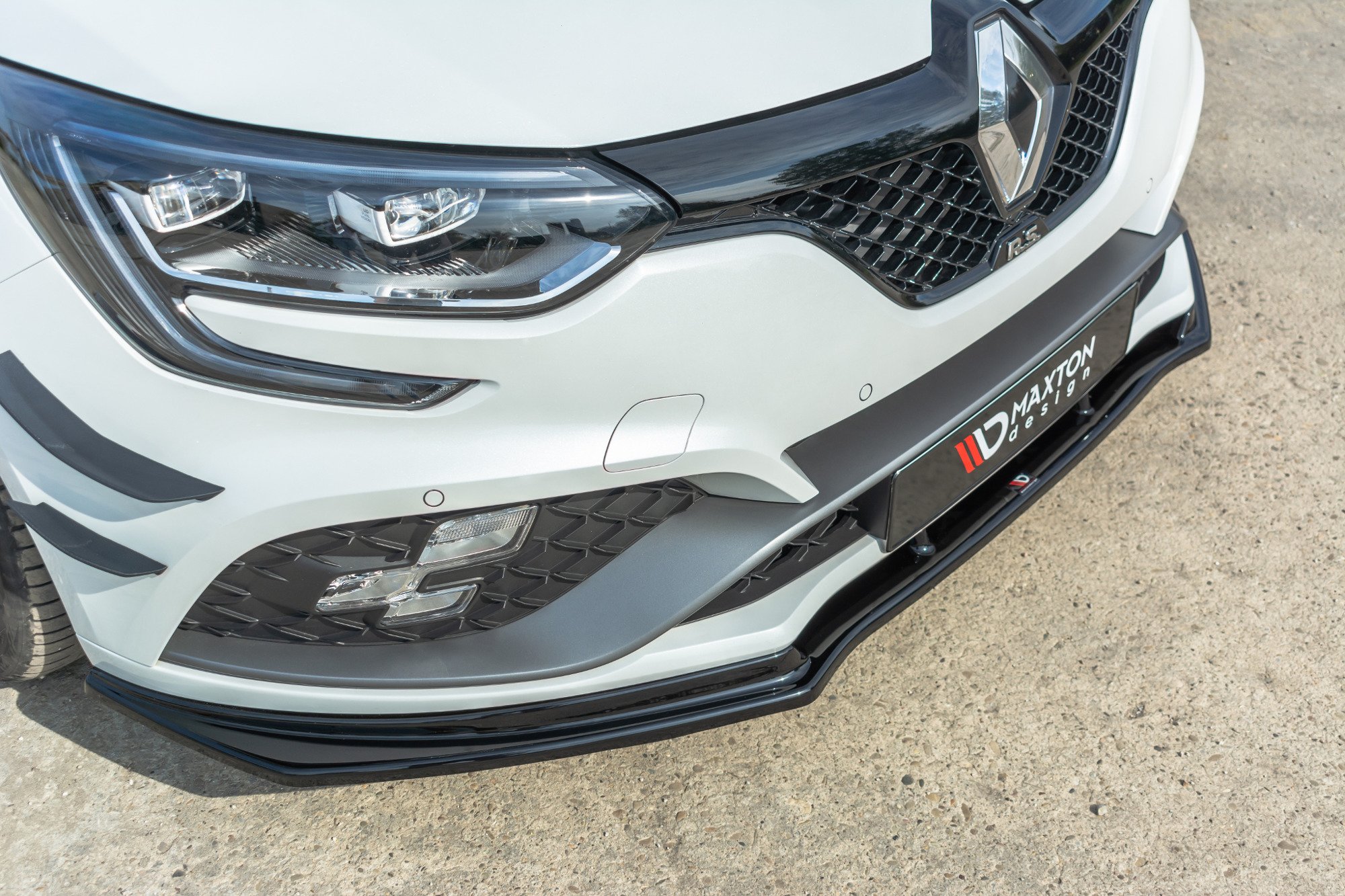 pol_po_FRONT-SPLITTER-V-1-Renault-Megane-IV-RS-8536_5jpg - OPSHOLDERS
