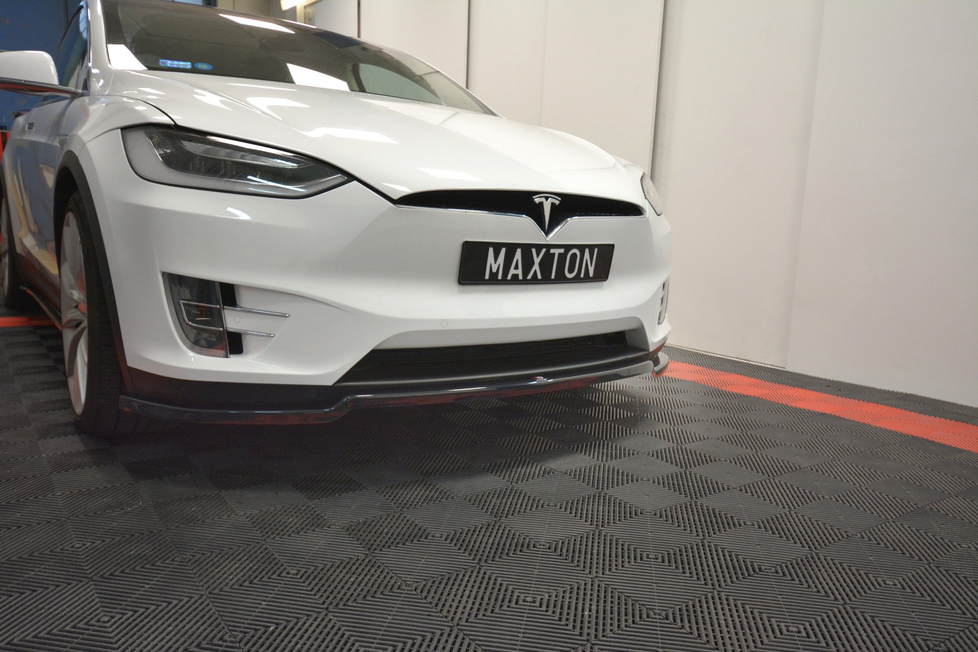 pol_po_FRONT-SPLITTER-V-1-TESLA-MODEL-X-7572_3jpg - OPSHOLDERS