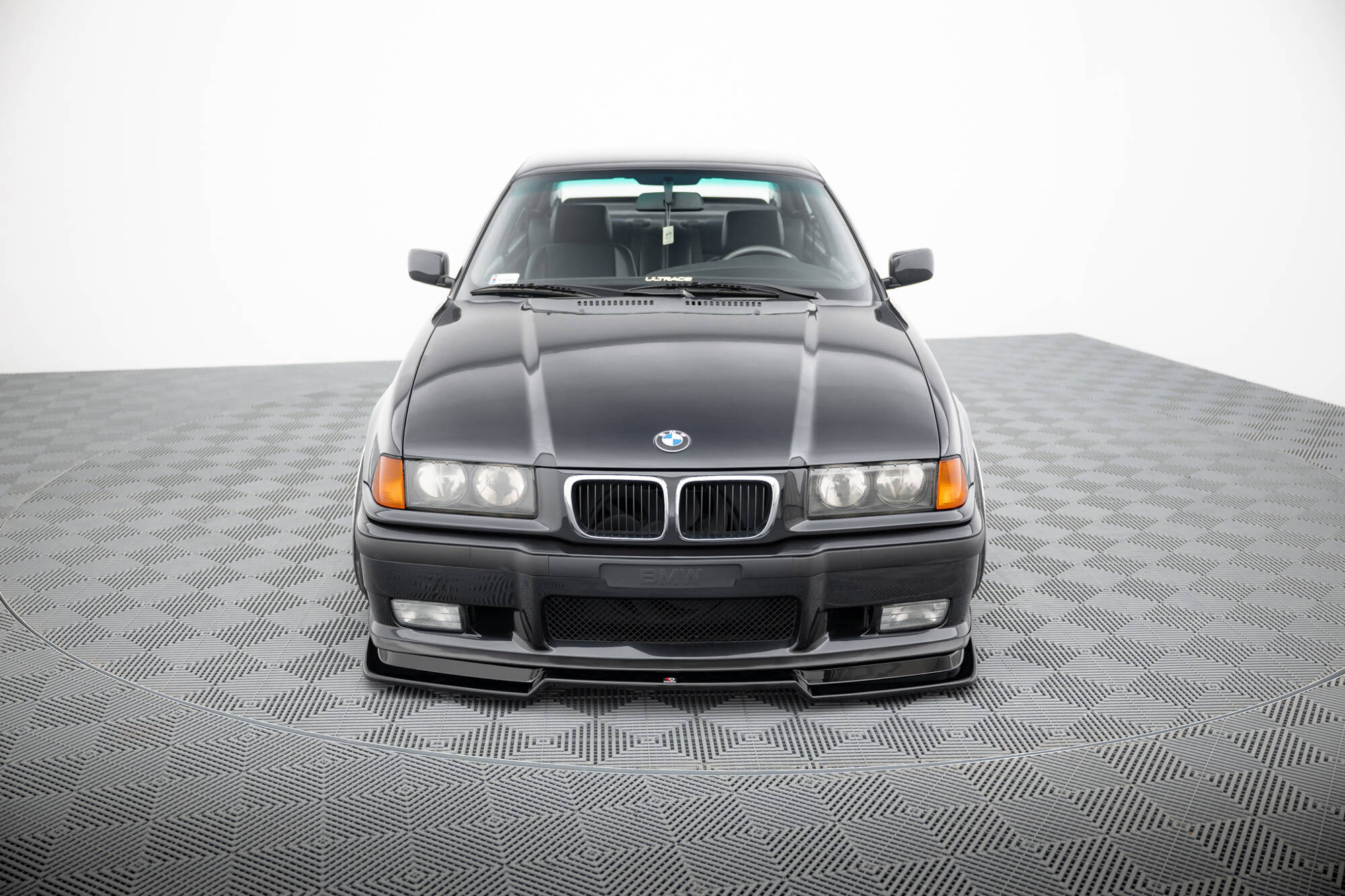 Maxton Design フロントスプリッター V.2 BMW M3 / 3 Mパック E36