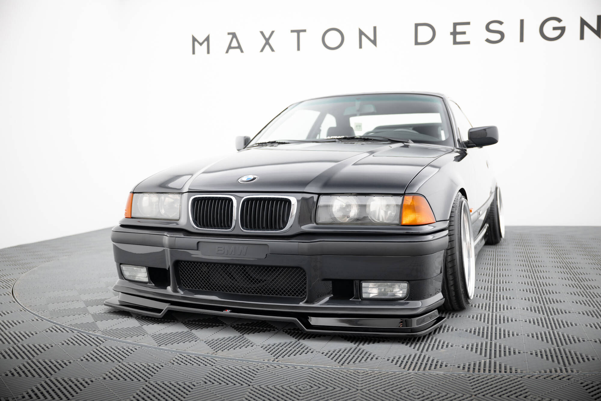 Maxton Design フロントスプリッター V.2 BMW M3 / 3 Mパック E36