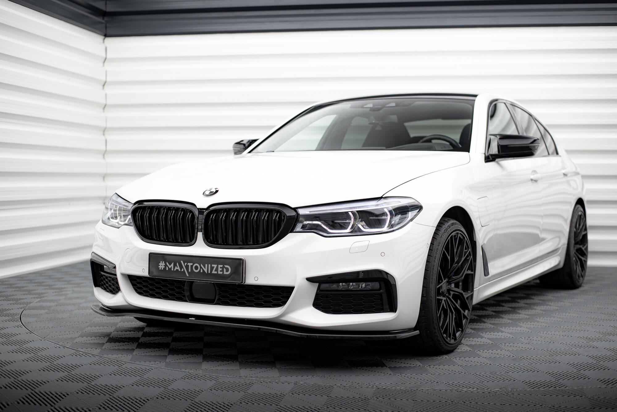 pol_po_FRONT-SPLITTER-V-2-for-BMW-5-M-Pack-M550d-M550i-G30-G31-M-Pack-5659_3jpg - OPSHOLDERS