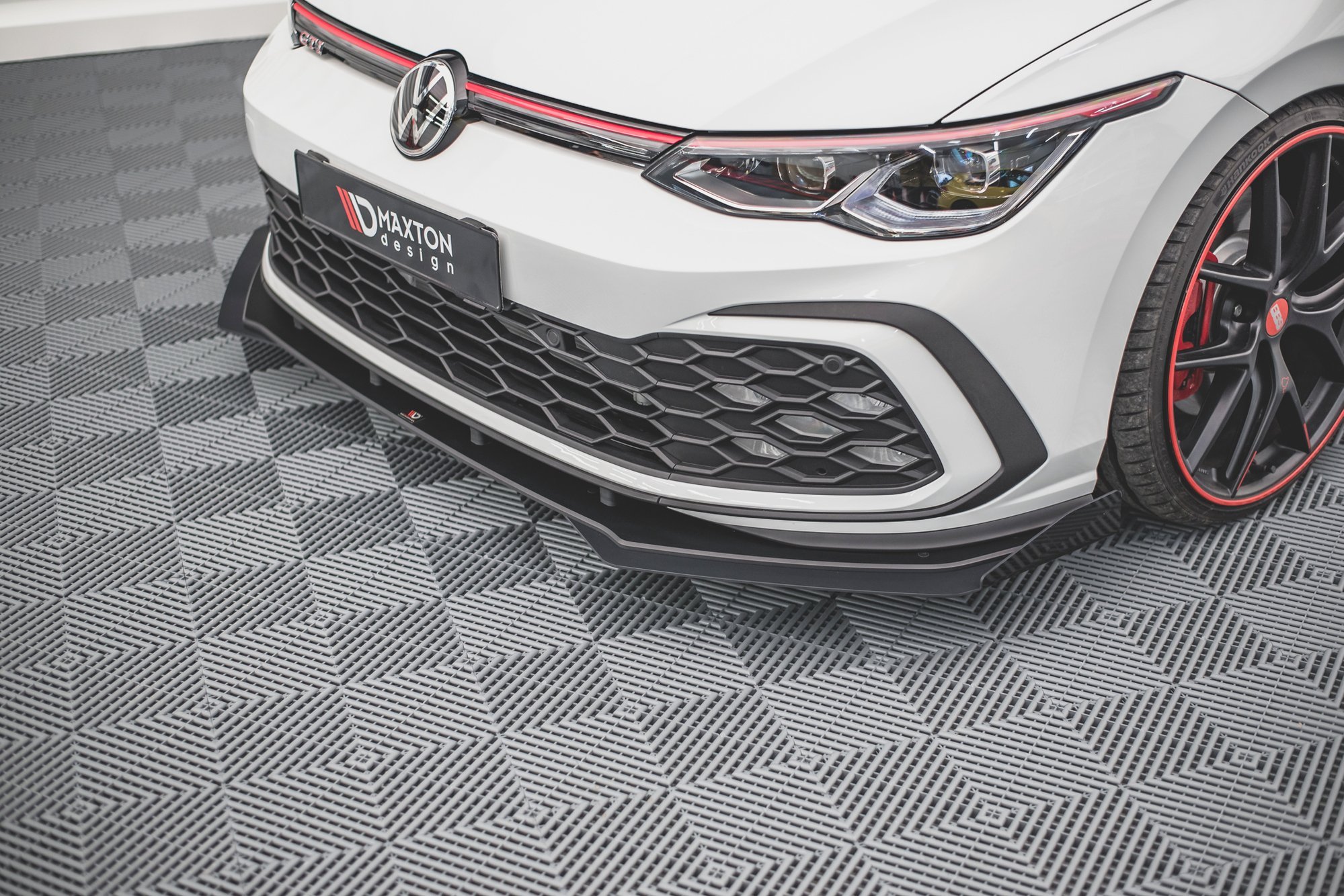 pol_po_Flaps-Volkswagen-Golf-GTI-GTE-GTD-R-Line-Mk8-12250_1jpg - OPSHOLDERS