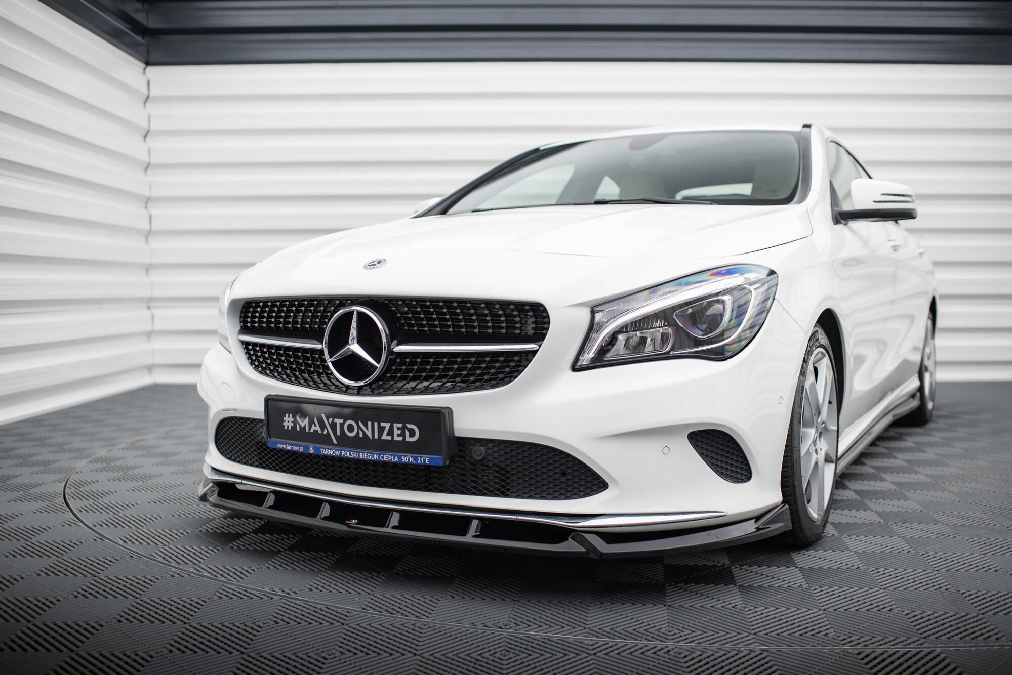 pol_po_Front-Splitter-Mercedes-Benz-CLA-C117-Facelift-20869_6jpg - OPSHOLDERS