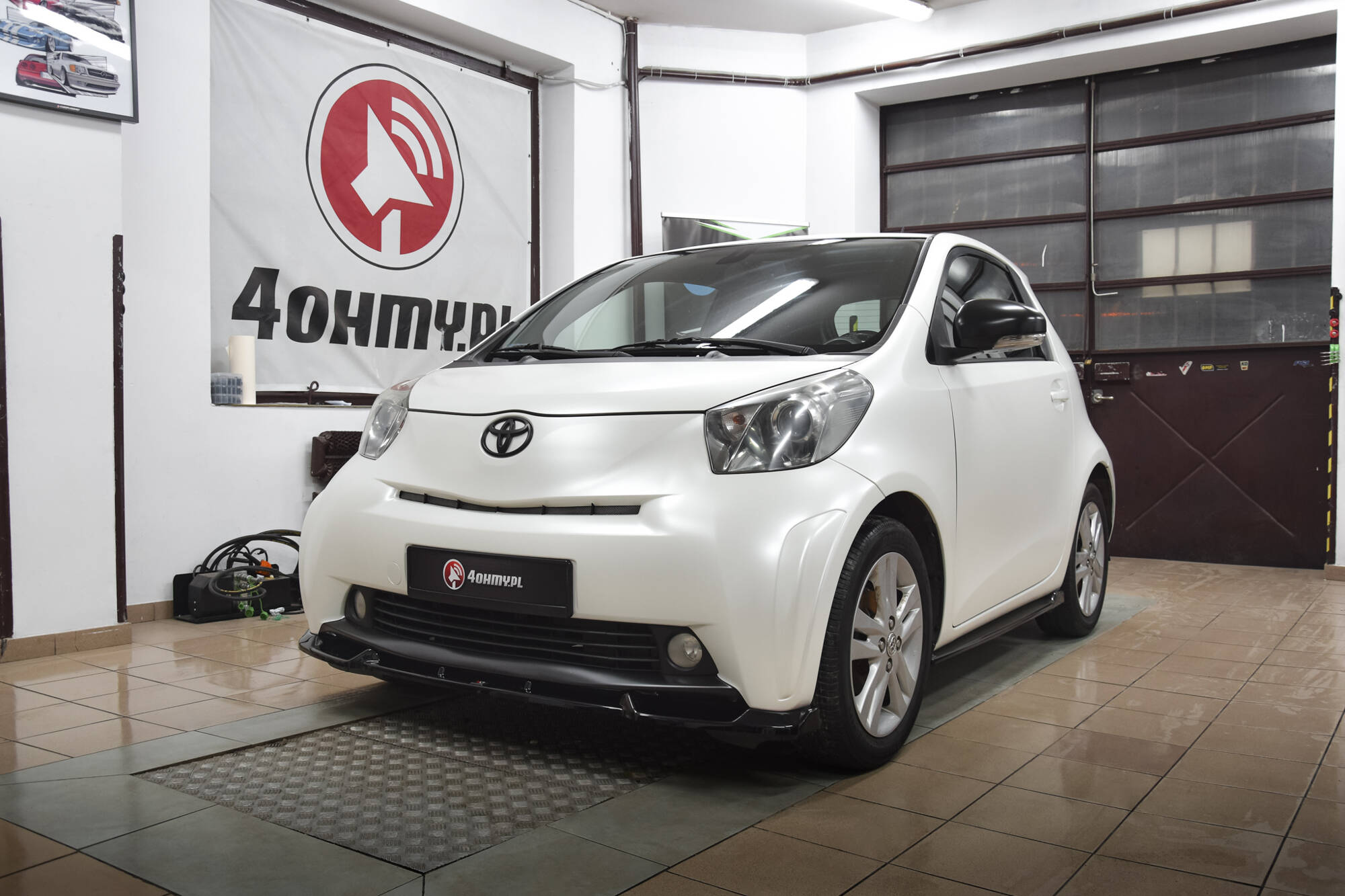 pol_po_Front-Splitter-Toyota-IQ-20506_4jpg - OPSHOLDERS