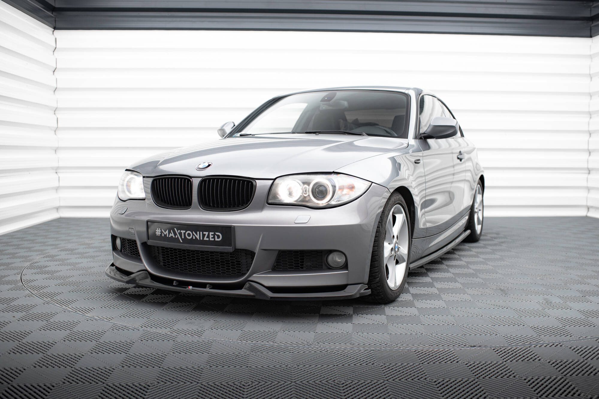 pol_po_Front-Splitter-V-1-BMW-1-M-Pack-E82-20428_3jpg - OPSHOLDERS