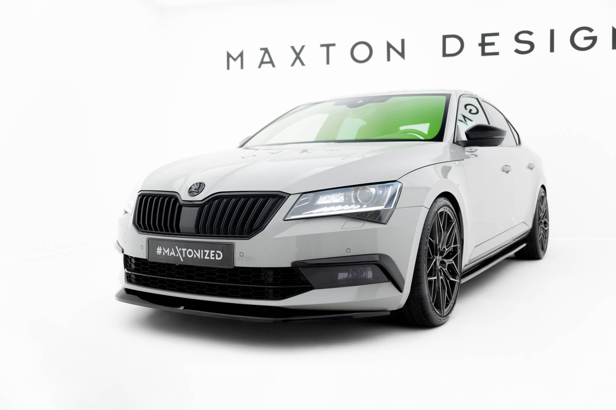 pol_po_Front-Splitter-V-1-Skoda-Superb-Liftback-Combi-Mk3-905_3jpg - OPSHOLDERS