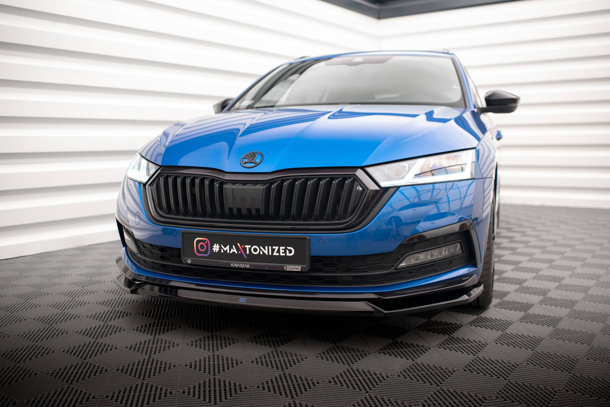pol_po_Front-Splitter-V-2-Skoda-Octavia-Sportline-Mk4-18560_4jpg - OPSHOLDERS