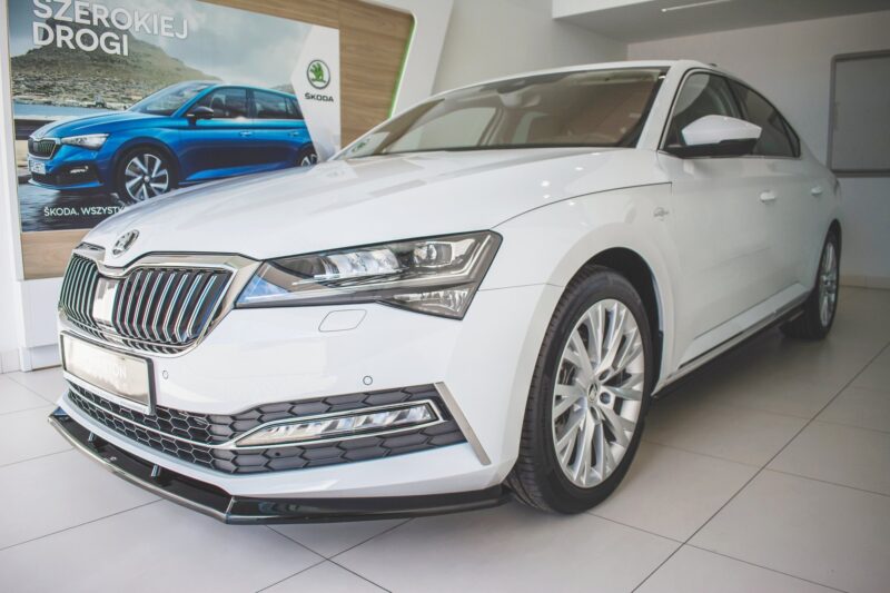 pol_po_Front-Splitter-V-2-Skoda-Superb-Liftback-Combi-Mk3-Facelift-8912_5jpg - OPSHOLDERS
