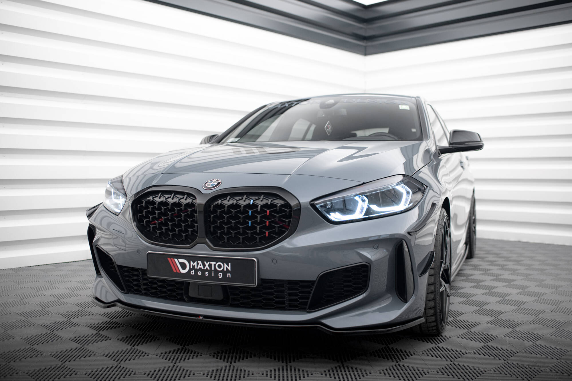 pol_po_Front-Splitter-V-4-for-BMW-1-M-Pack-M135i-128ti-F40-9204_5jpg - OPSHOLDERS
