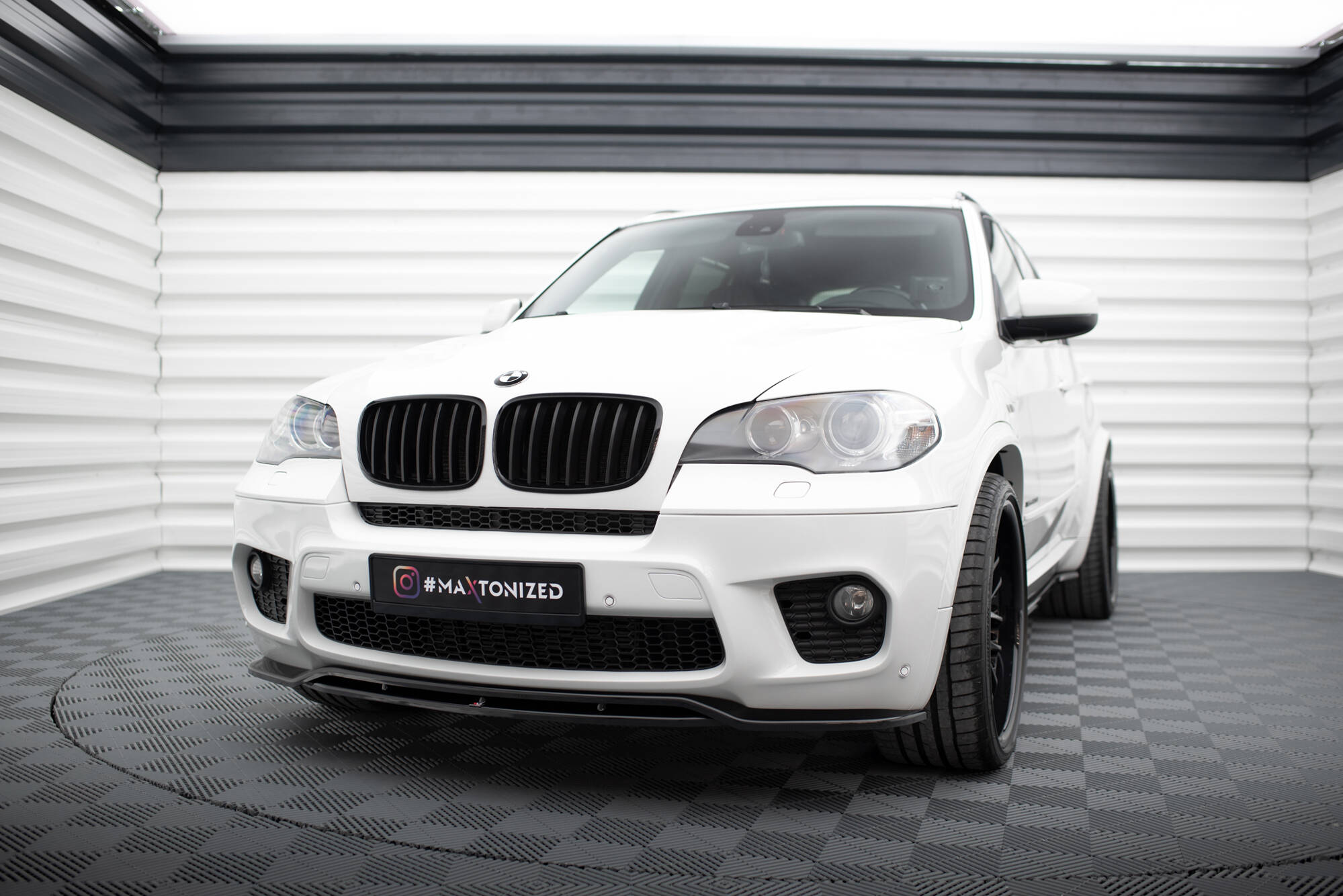 pol_po_Front-Splitter-for-BMW-X5-E70-Facelift-M-pack-9001_3jpg - OPSHOLDERS