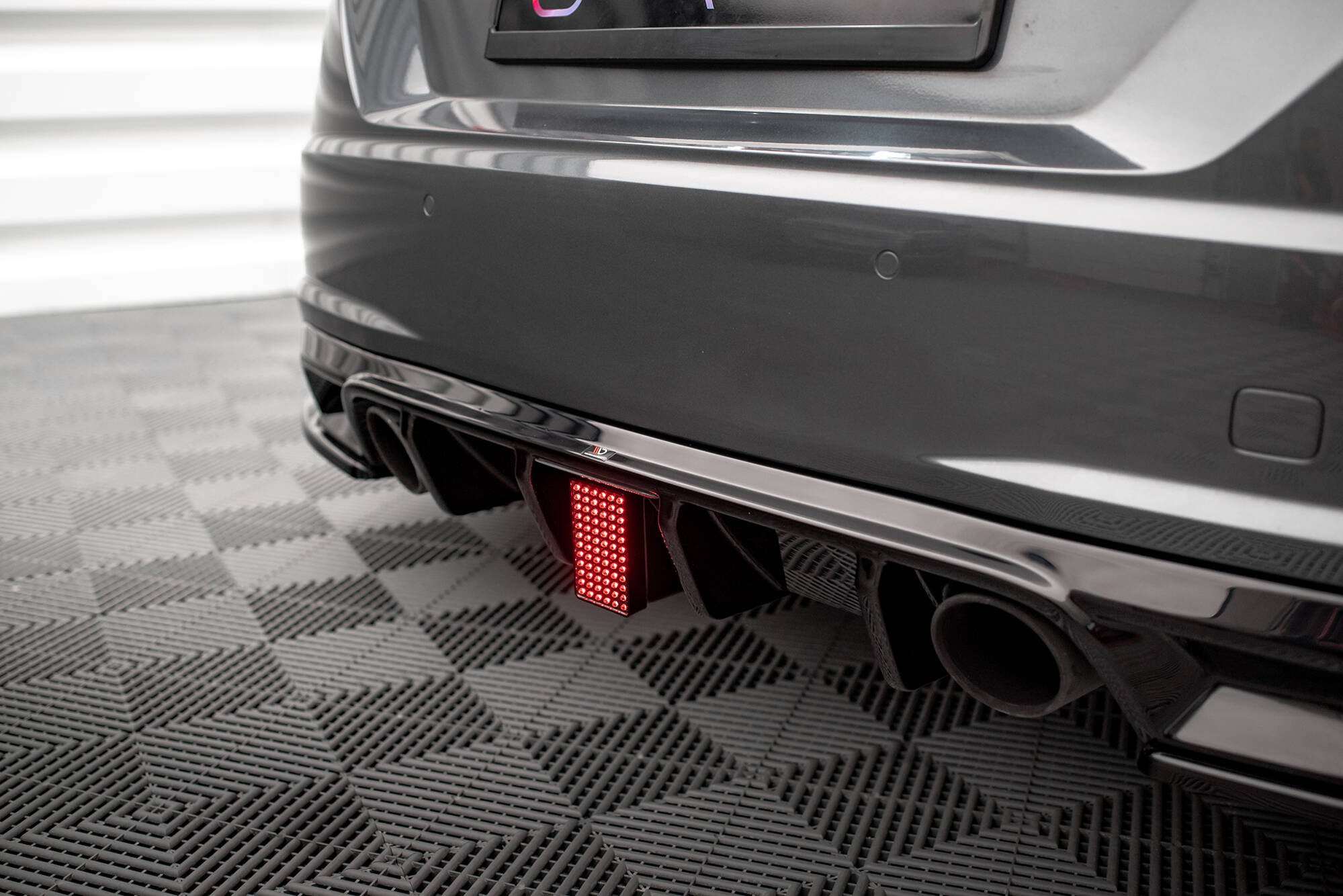 pol_po_Led-Stop-Light-Audi-TT-S-Line-8S-19931_5jpg - OPSHOLDERS