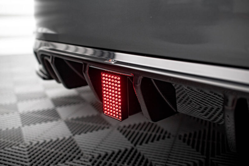 pol_po_Led-Stop-Light-Audi-TT-S-Line-8S-19931_6jpg - OPSHOLDERS