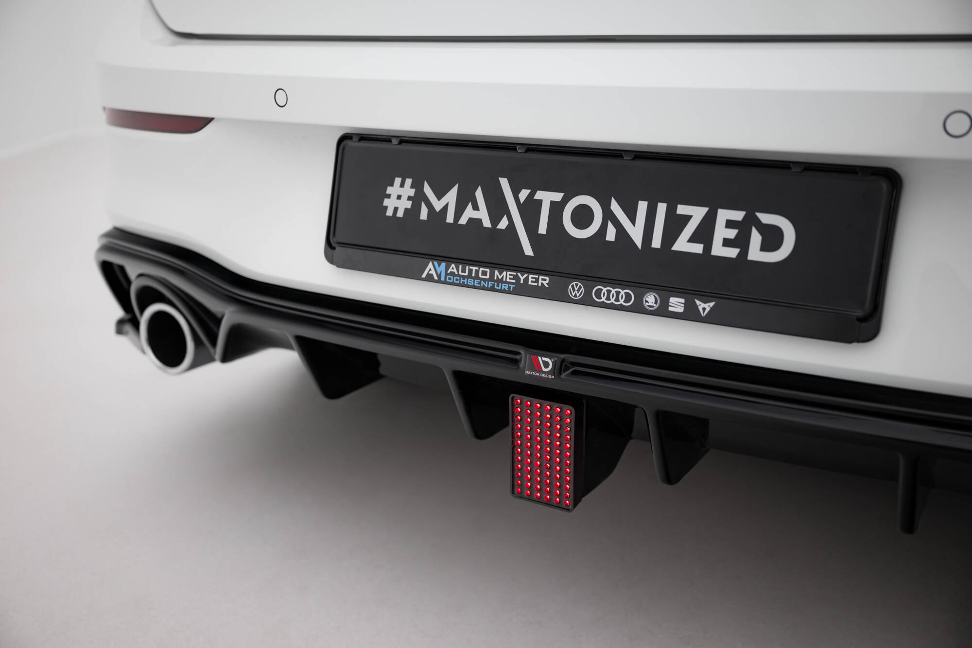 pol_po_Led-Stop-Light-Volkswagen-Golf-GTI-Mk8-20584_8jpg - OPSHOLDERS