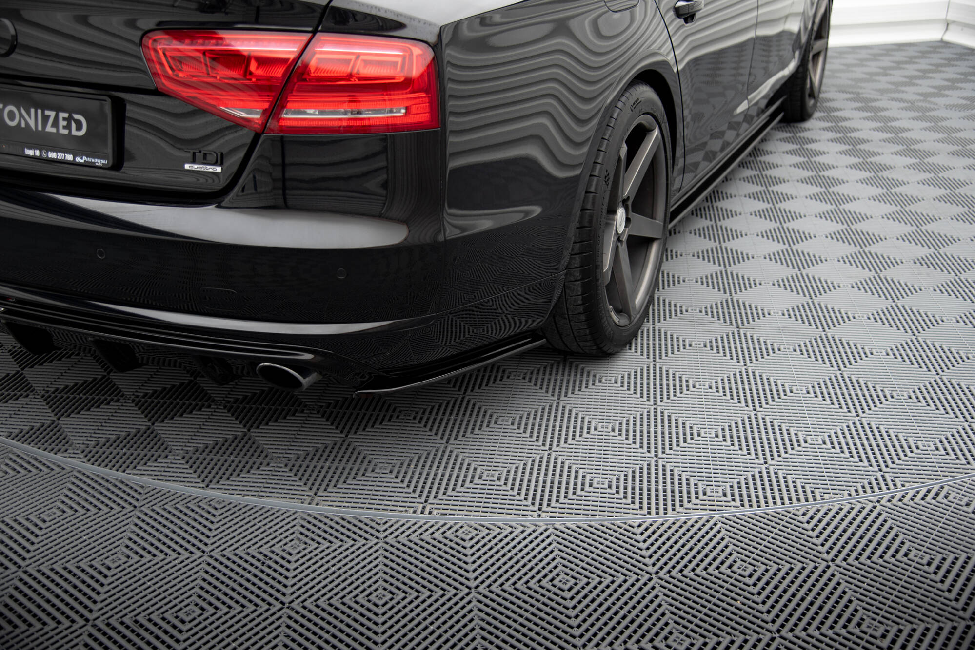 pol_po_REAR-SIDE-SPLITTERS-Audi-A8-D4-5710_3jpg - OPSHOLDERS