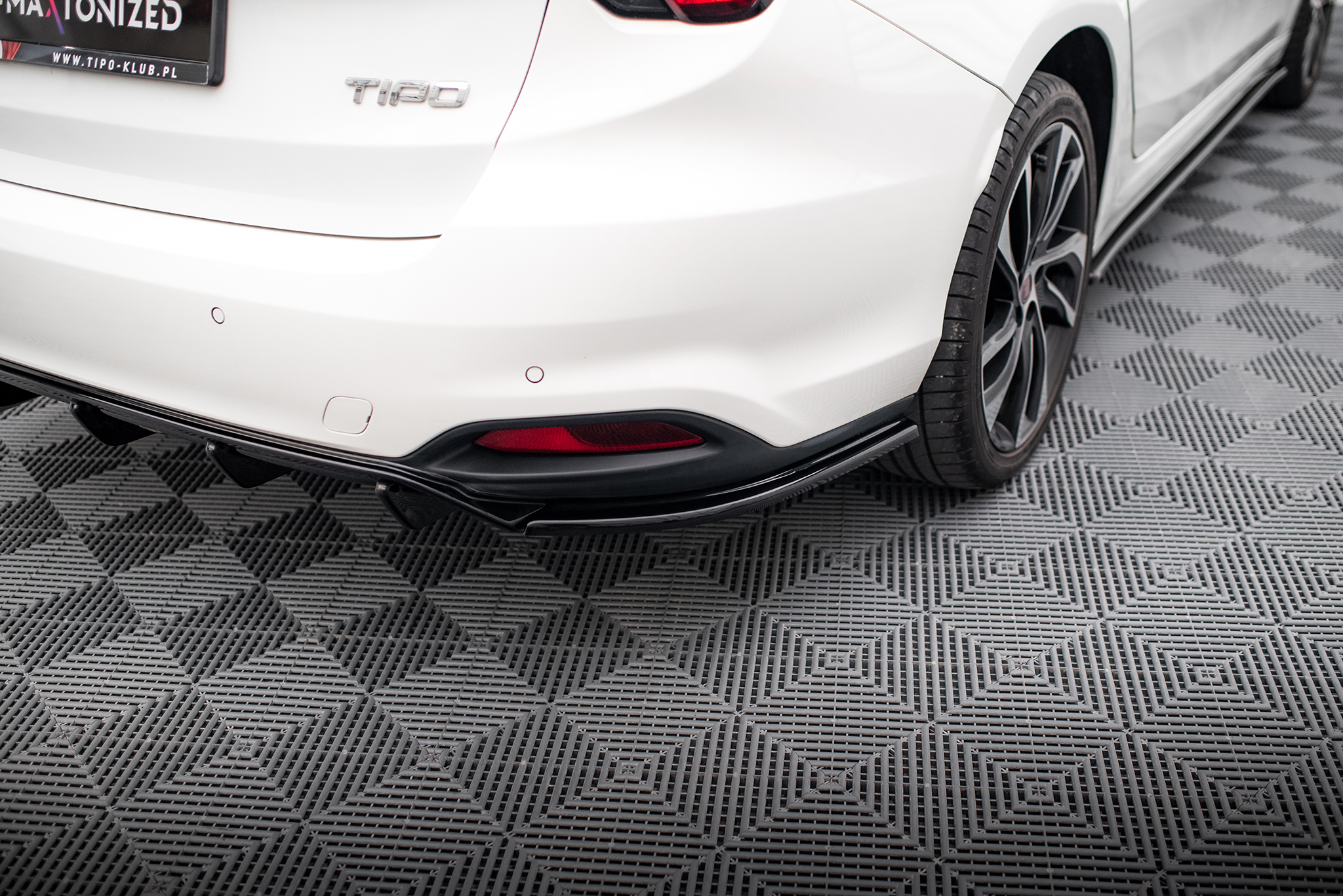 pol_po_REAR-SIDE-SPLITTERS-Fiat-Tipo-S-Design-5718_3jpg - OPSHOLDERS