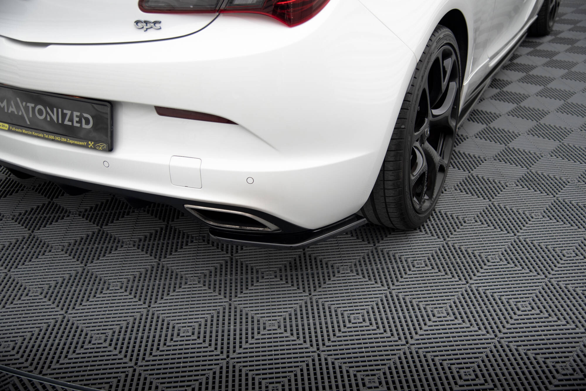pol_po_REAR-SIDE-SPLITTERS-OPEL-ASTRA-J-OPC-VXR-1135_5jpg - OPSHOLDERS