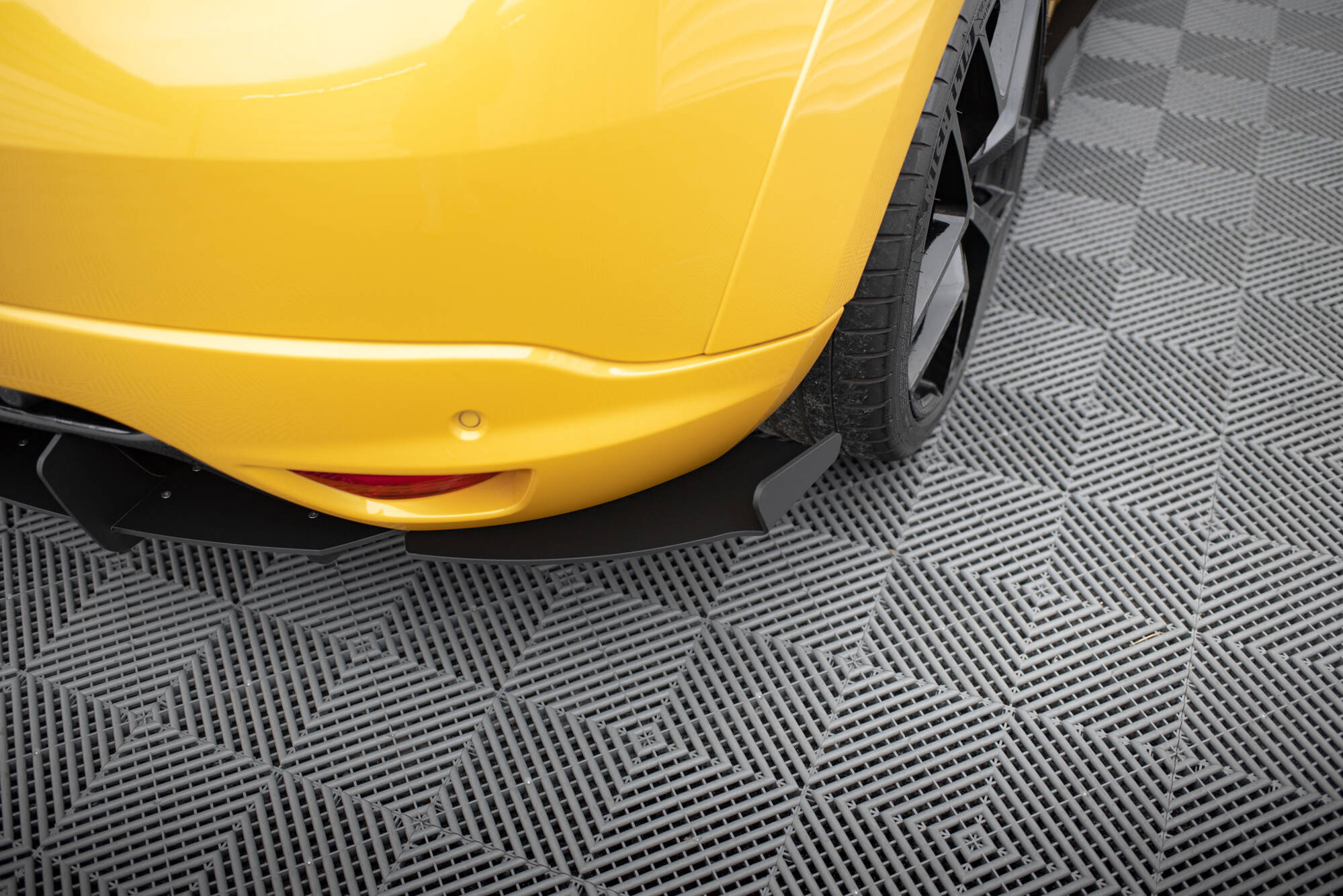pol_po_REAR-SIDE-SPLITTERS-RENAULT-MEGANE-MK3-RS-1886_4jpg - OPSHOLDERS