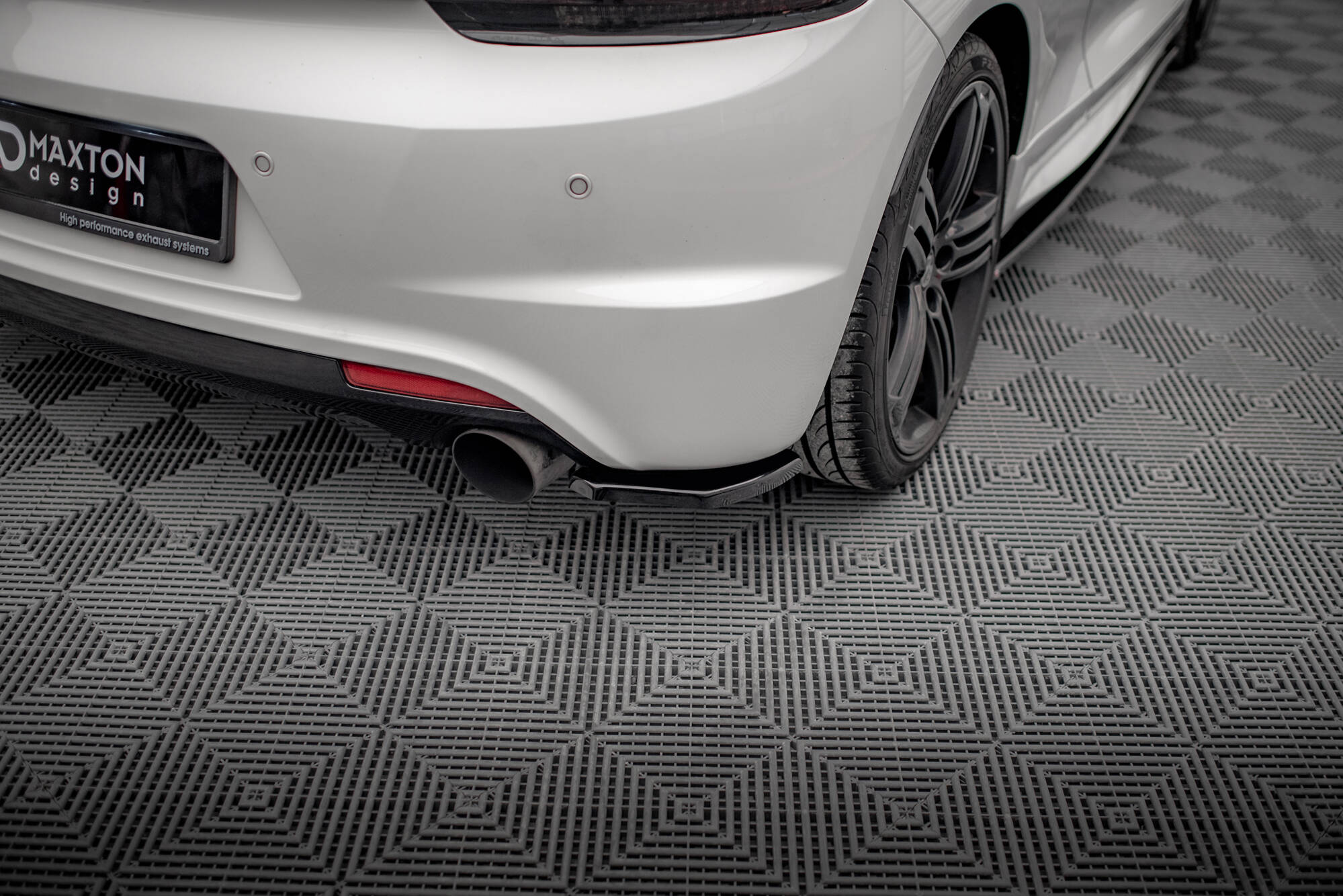 pol_po_REAR-SIDE-SPLITTERS-VW-SCIROCCO-R-1170_3jpg - OPSHOLDERS