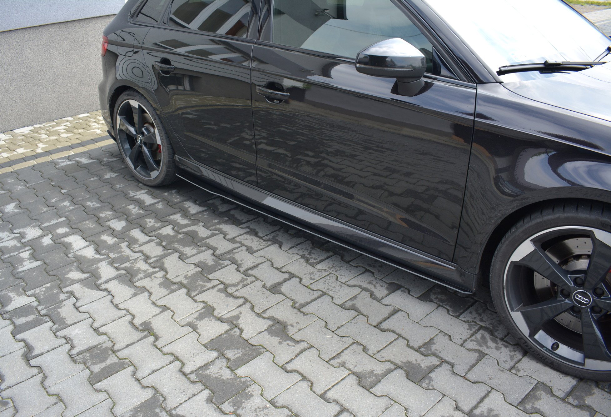 pol_po_Racing-Side-Skirts-Diffusers-V-1AUDI-Audi-RS3-8V-FL-Sportback-7623_5jpg - OPSHOLDERS