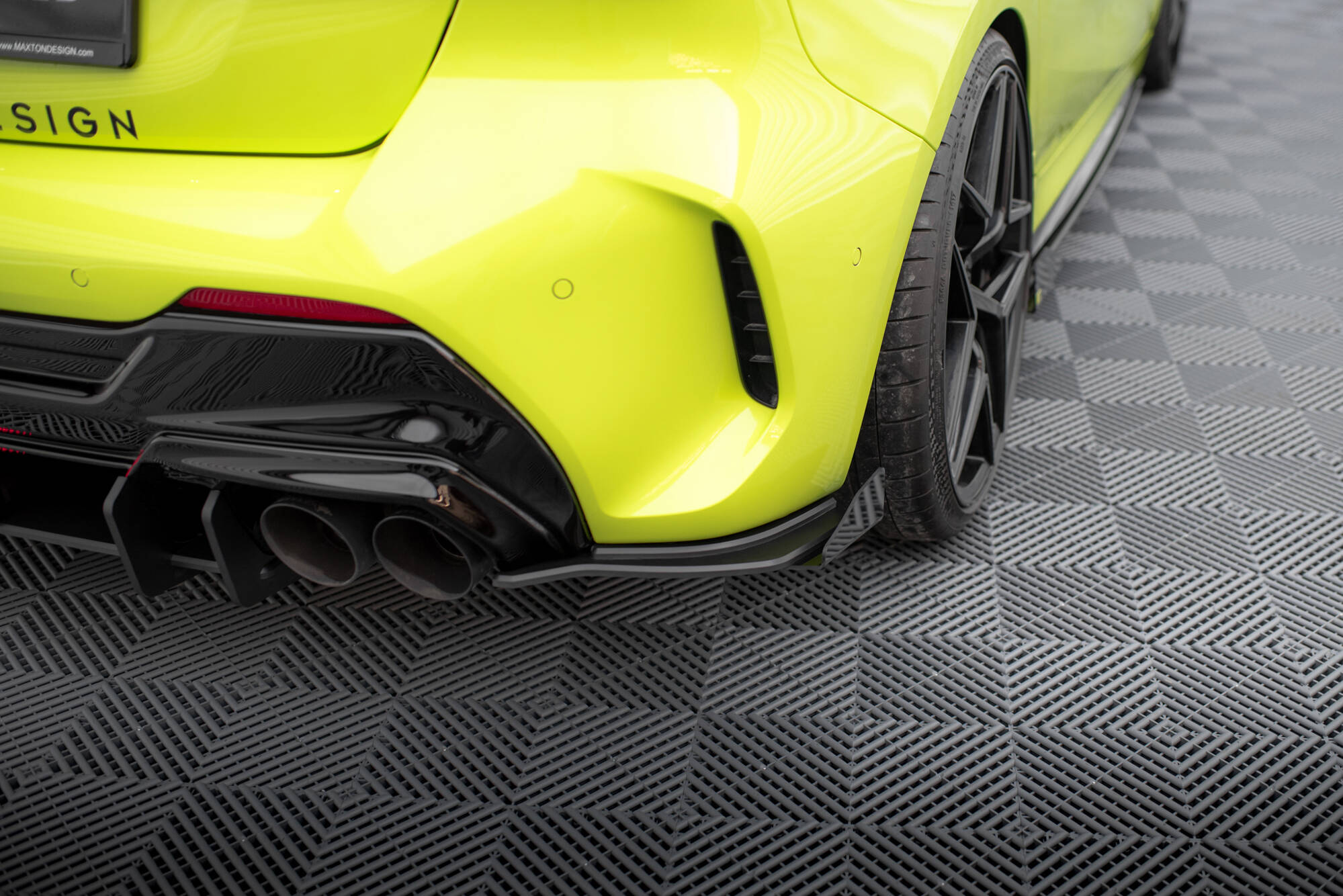 pol_po_Rear-Side-Flaps-V-2-BMW-1-F40-M-Pack-M135i-19991_3jpg - OPSHOLDERS