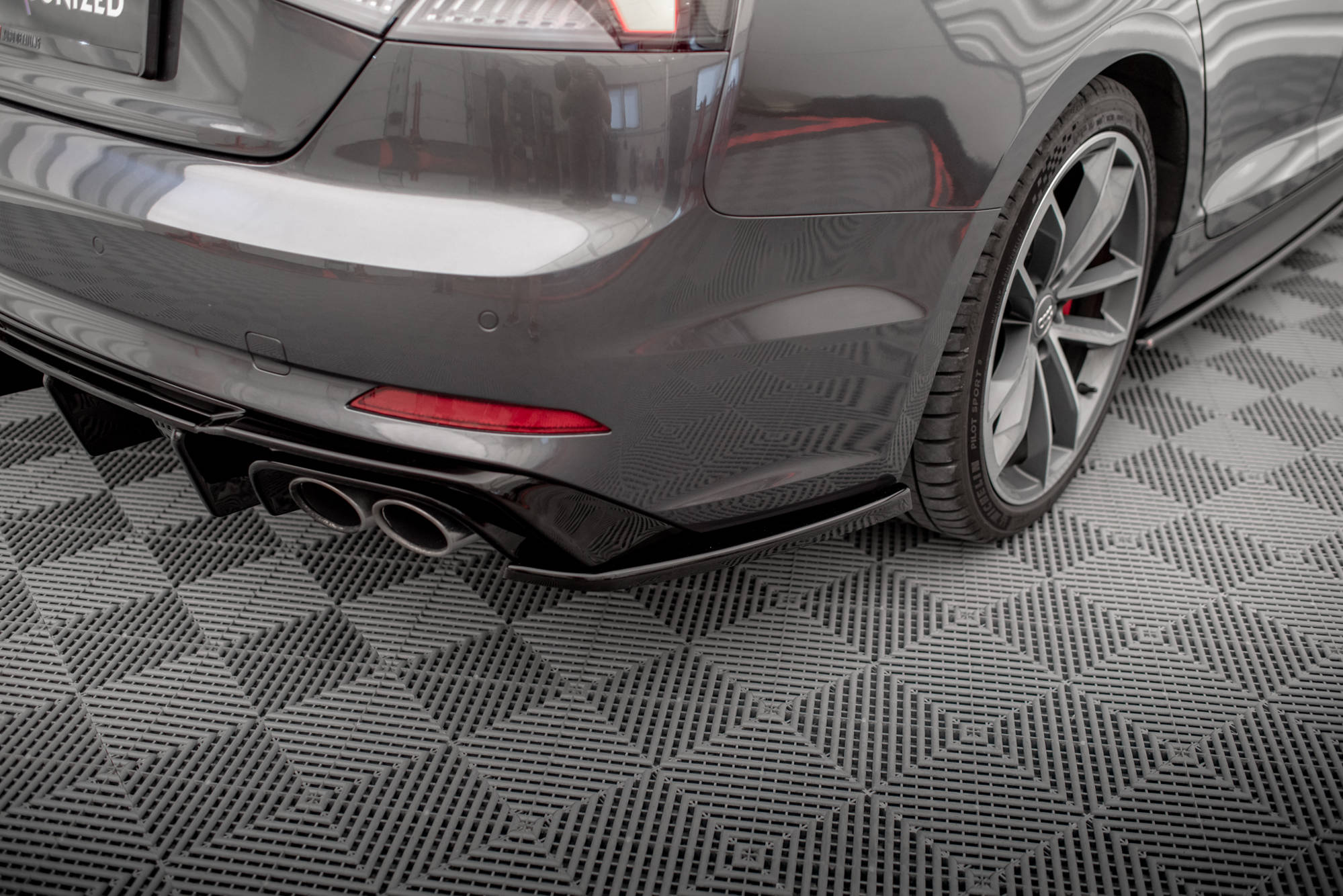 pol_po_Rear-Side-Splitters-Audi-S5-Coupe-Sportback-F5-18938_4jpg - OPSHOLDERS
