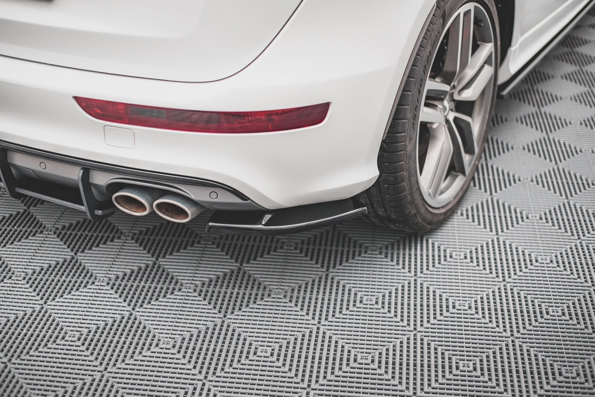 pol_po_Rear-Side-Splitters-Audi-SQ5-Mk1-8R-13138_2jpg - OPSHOLDERS