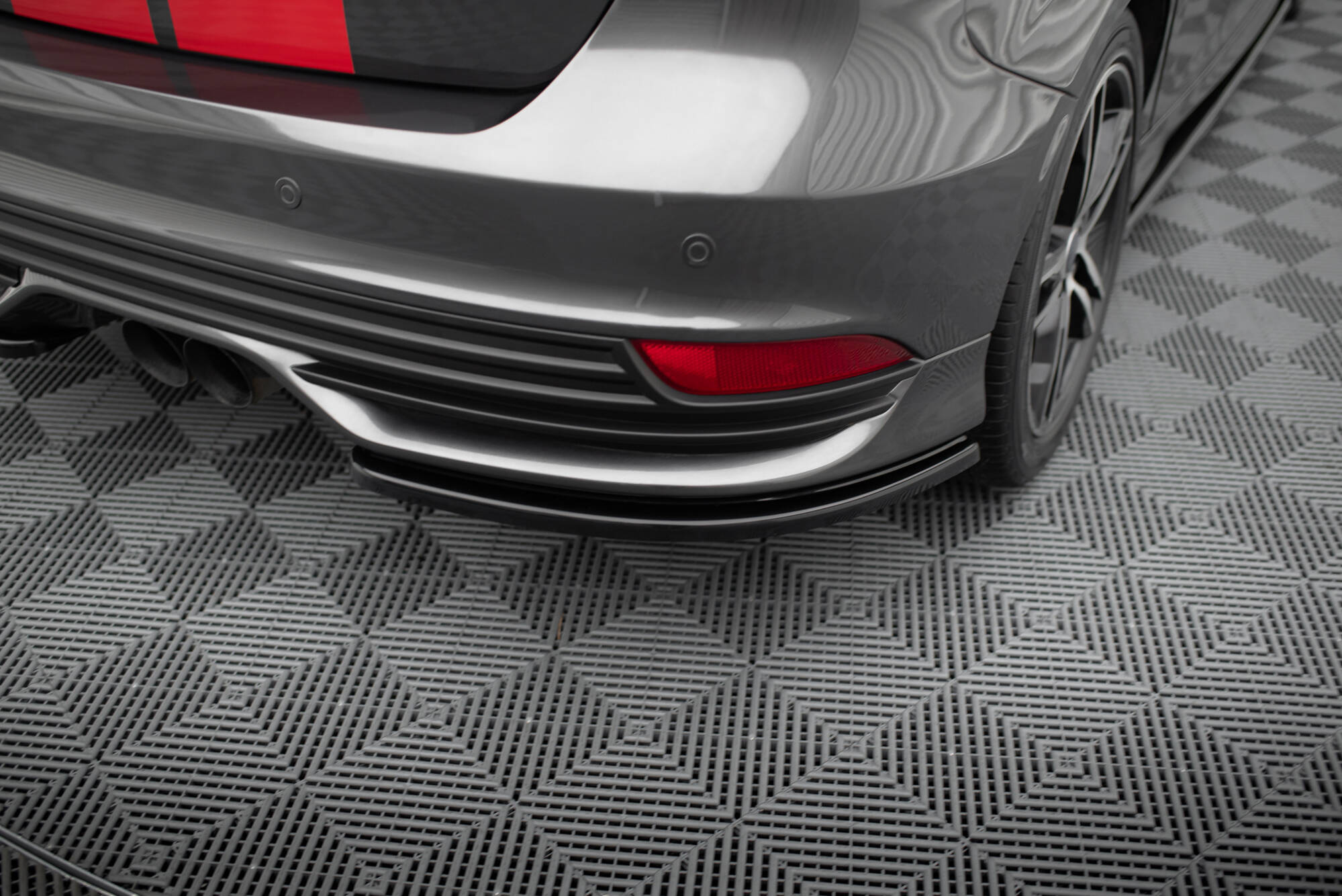 pol_po_Rear-Side-Splitters-Ford-Focus-ST-Mk3-FL-1114_4jpg - OPSHOLDERS
