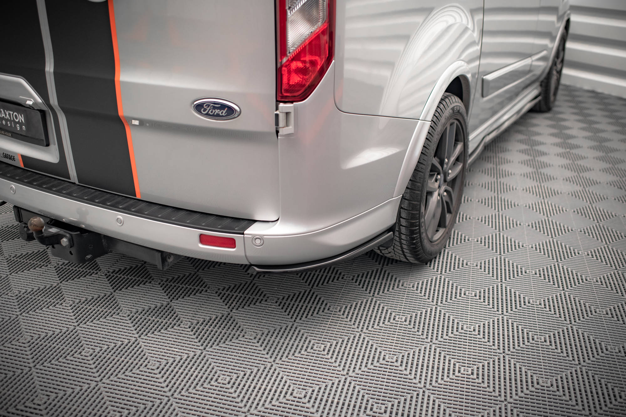 pol_po_Rear-Side-Splitters-Ford-Transit-Custom-ST-Line-Mk1-Facelift-16496_3jpg - OPSHOLDERS
