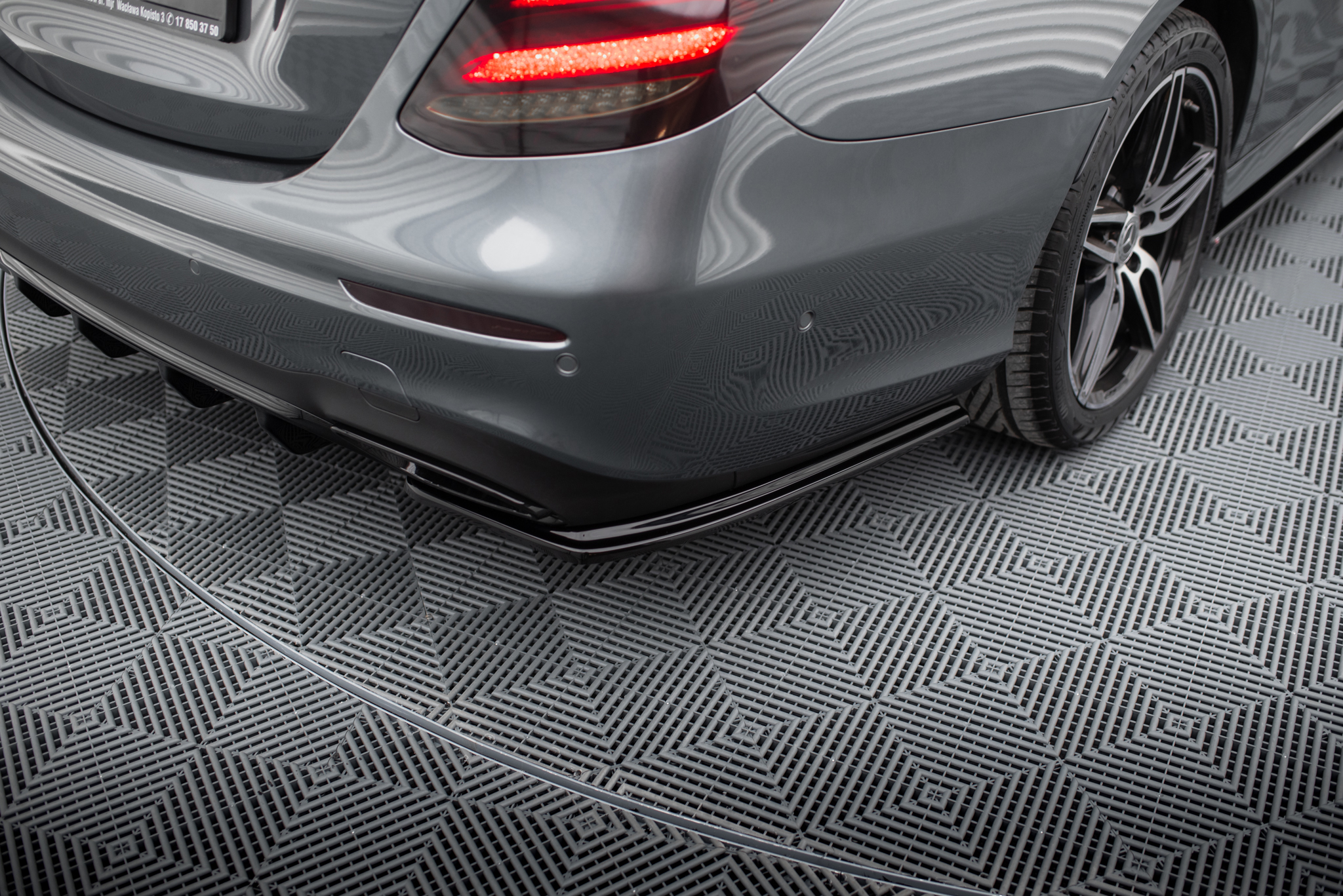 pol_po_Rear-Side-Splitters-Mercedes-Benz-E43-AMG-AMG-Line-Sedan-Estate-W213-S213-9079_5jpg - OPSHOLDERS