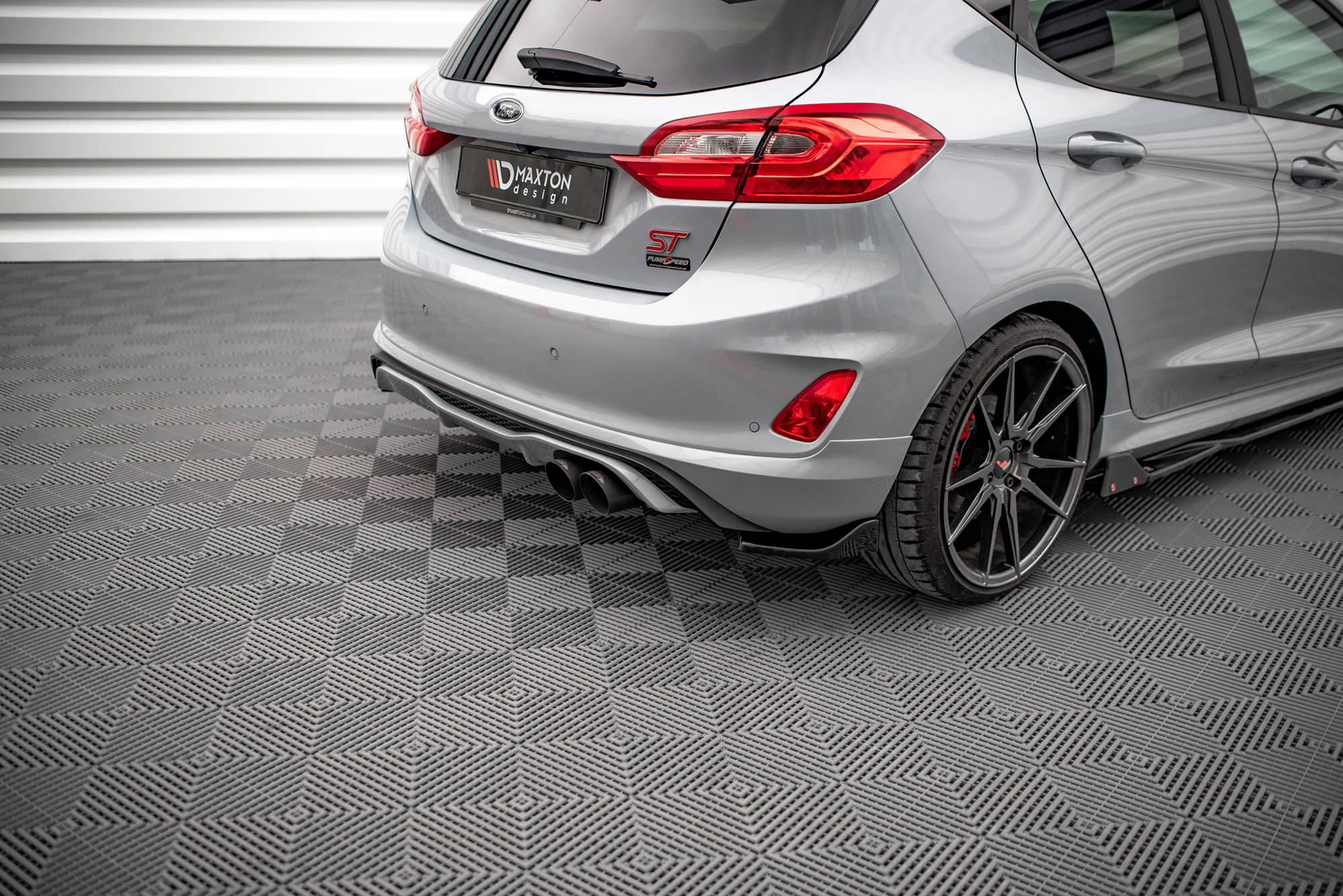 pol_po_Rear-Side-Splitters-V-1-Ford-Fiesta-ST-Mk8-14287_5jpg - OPSHOLDERS