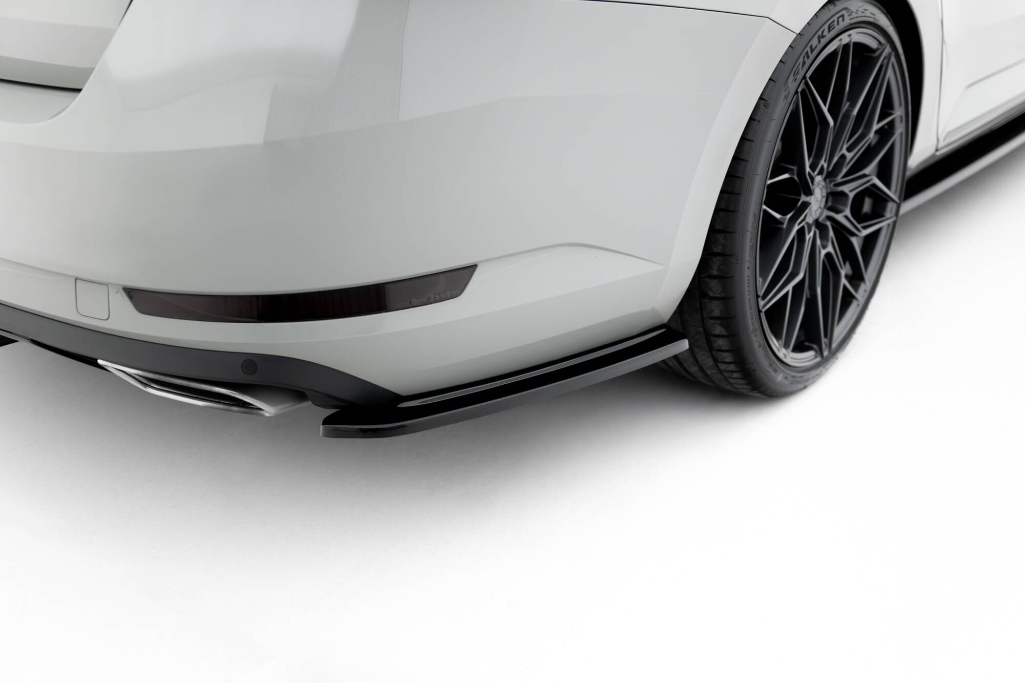 pol_po_Rear-Side-Splitters-V-1-Skoda-Superb-Liftback-Combi-Mk3-1148_2jpg - OPSHOLDERS
