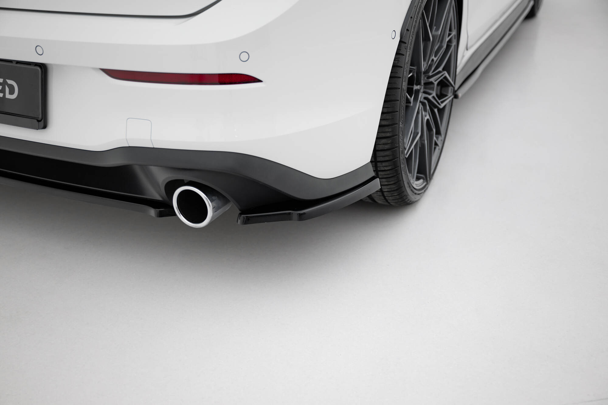 pol_po_Rear-Side-Splitters-V-1-Volkswagen-Golf-GTI-GTE-Mk8-11068_12jpg - OPSHOLDERS